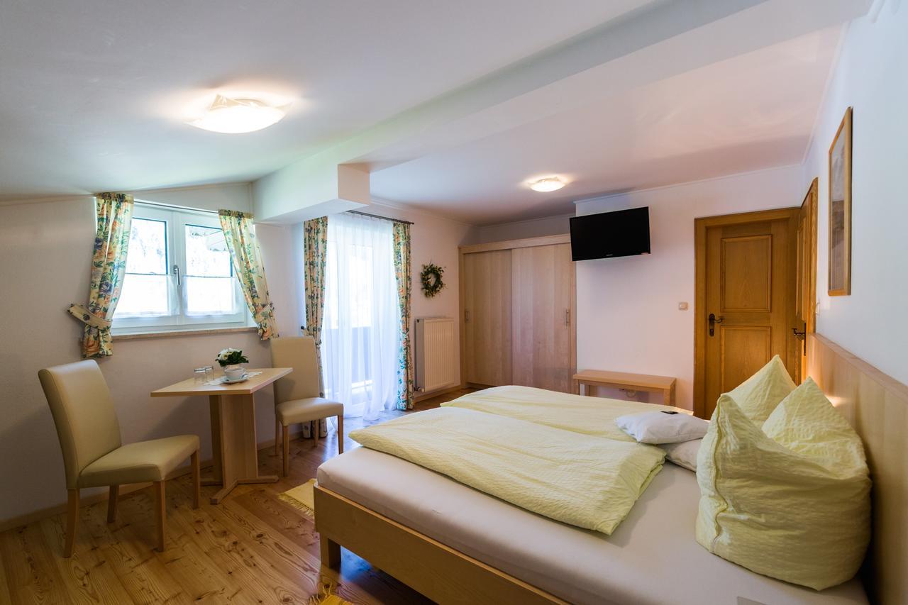 Gaestehaus Walpurga Russbach am Pass Gschütt Esterno foto